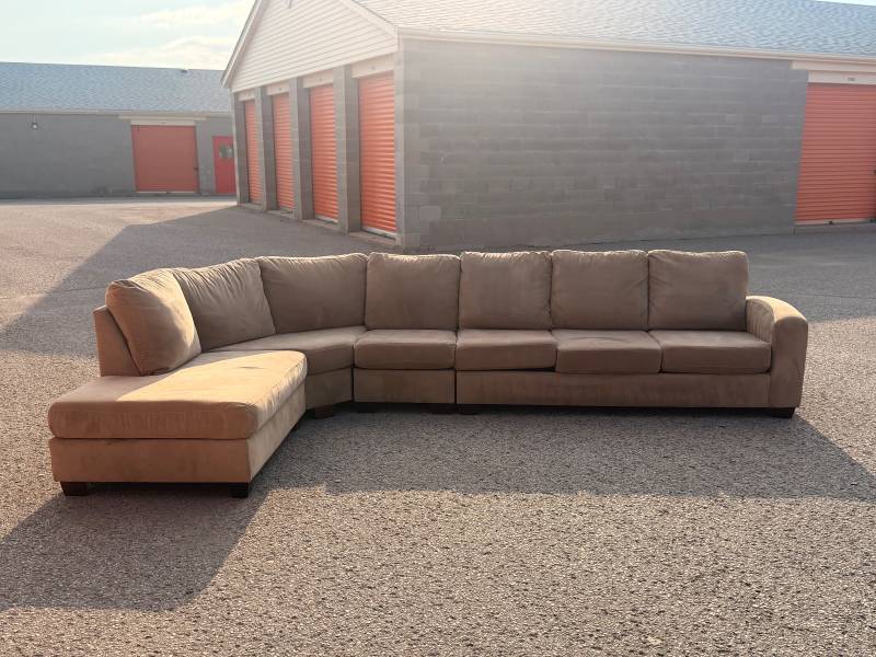 Chesterfield Shop — Tan/Beige
